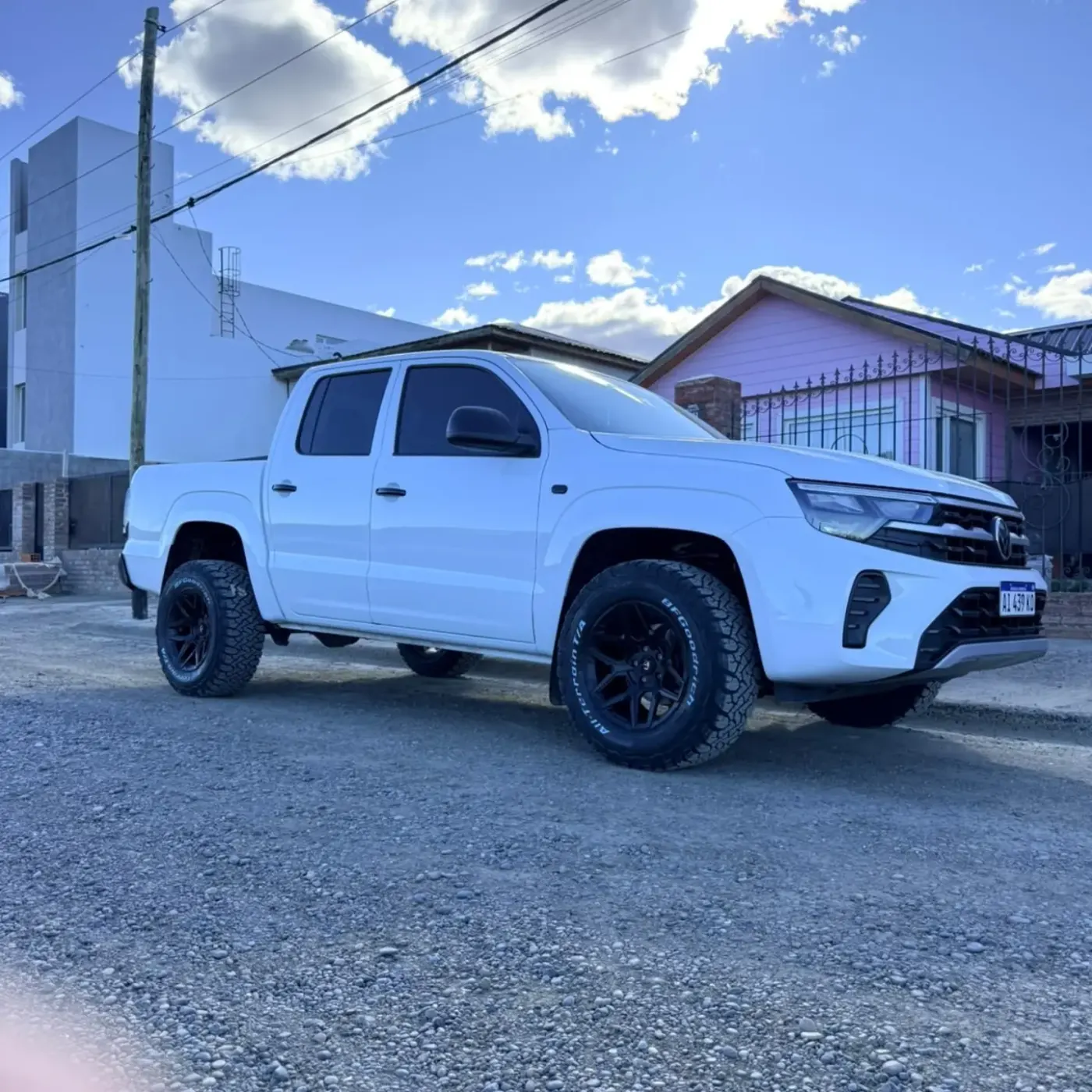 Amarok blanca con llantas Fuel aro 17
